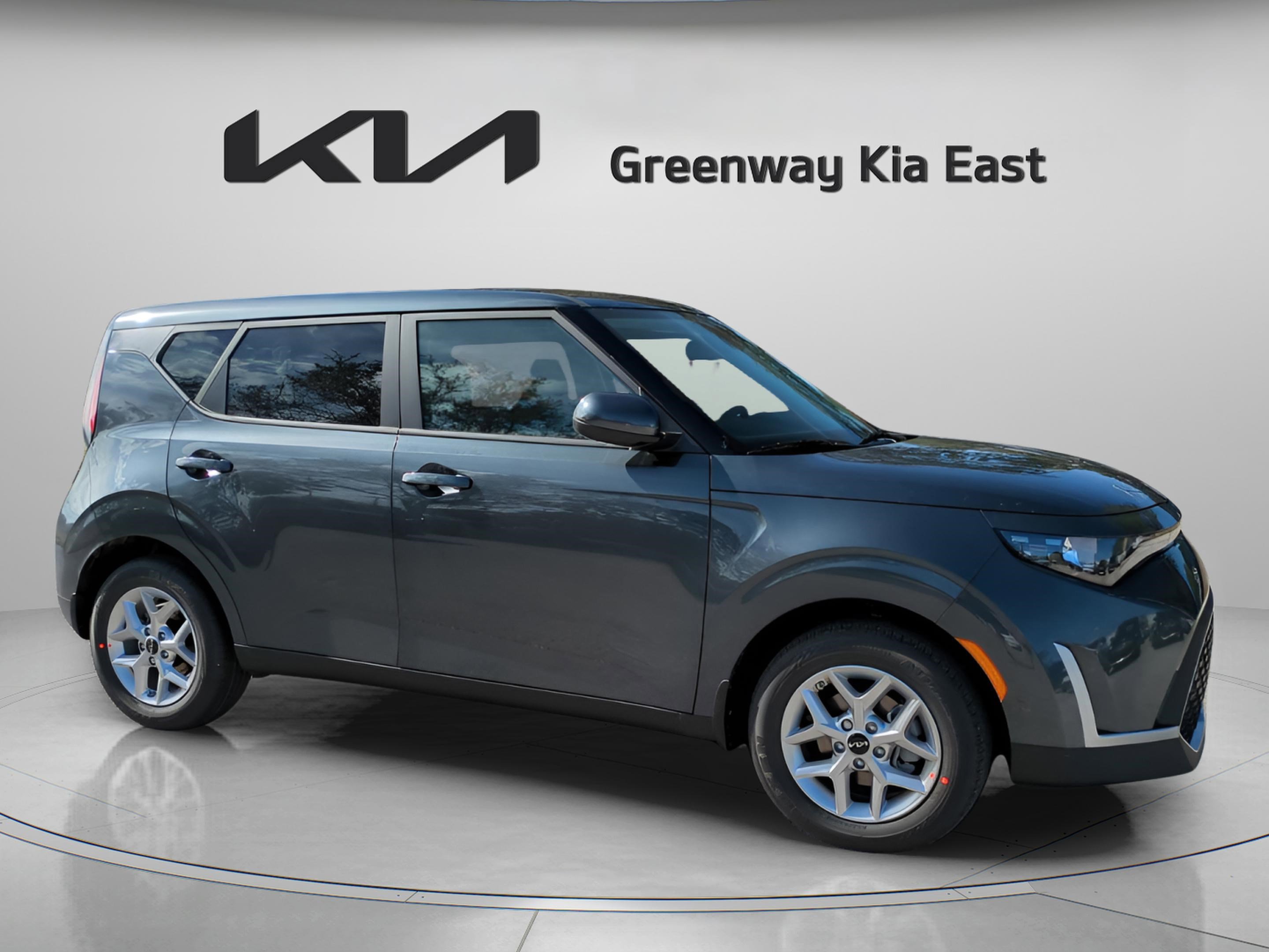 2025 Kia Soul LX's photo