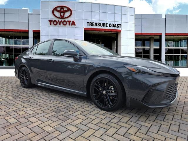 2025 Toyota Camry SE's photo