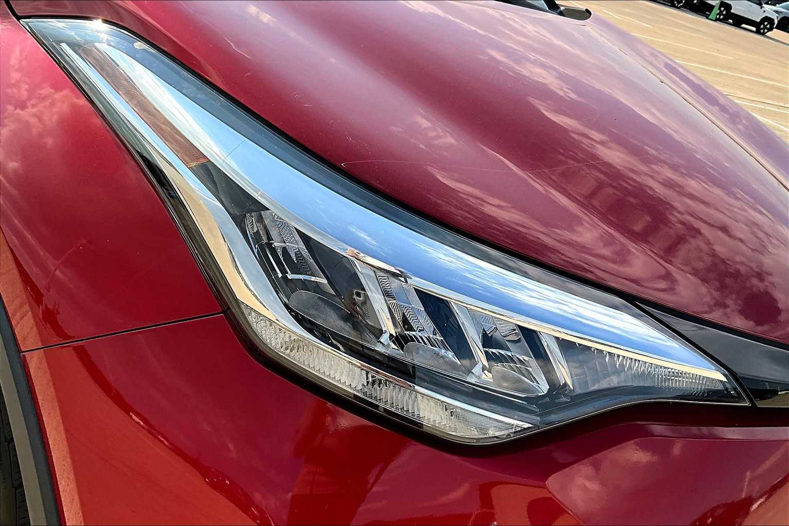 2020 Toyota C-HR LE photo 25