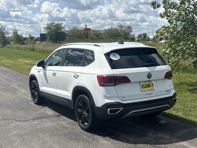 2022 Volkswagen Taos SE photo 3