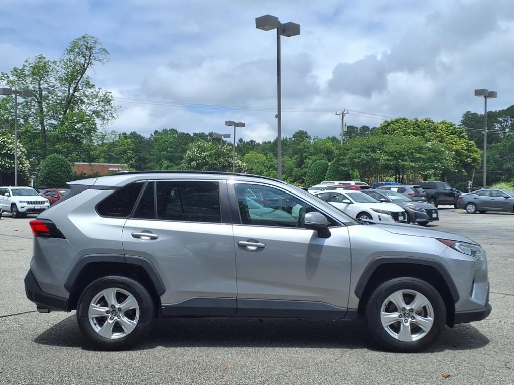 2020 Toyota RAV4 XLE photo 2