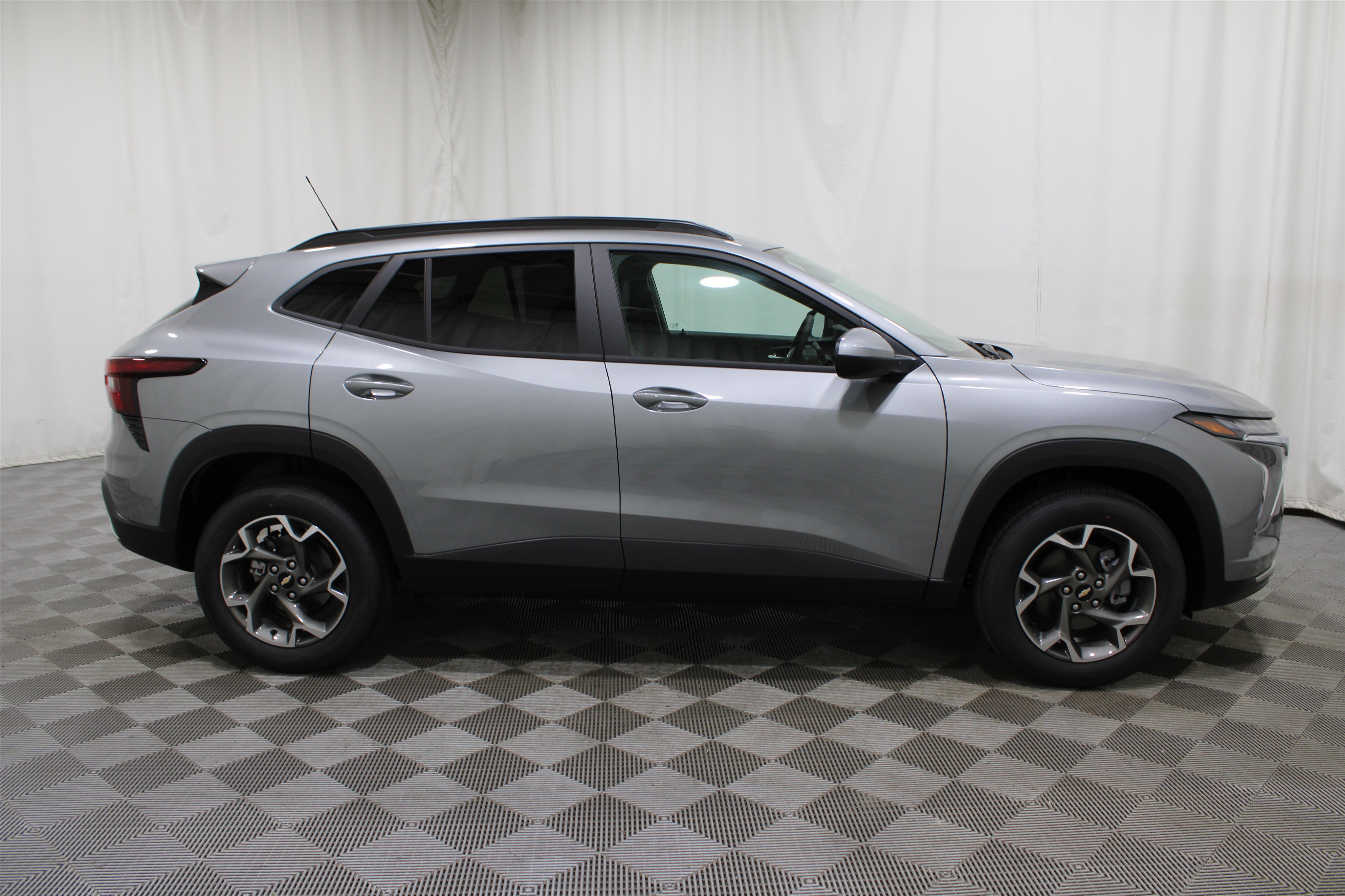 2025 Chevrolet Trax LT photo 24