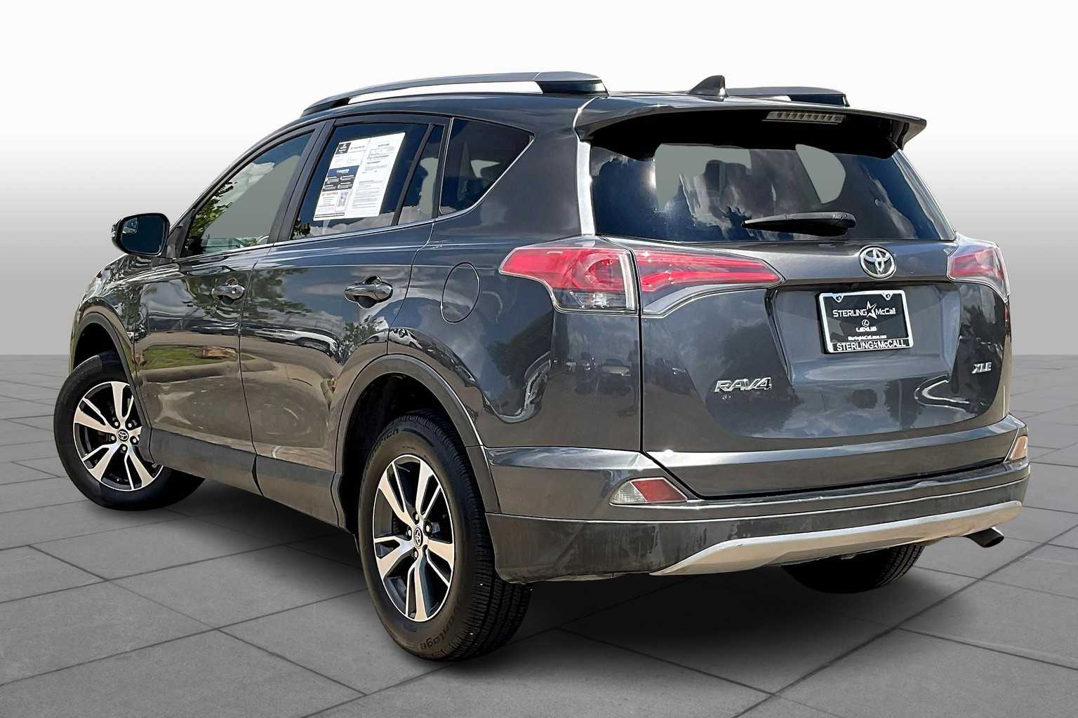 2017 Toyota RAV4 XLE photo 10