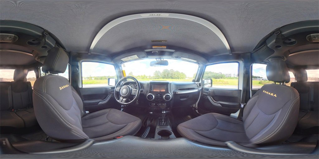 2013 Jeep Wrangler Unlimited Sahara photo 29