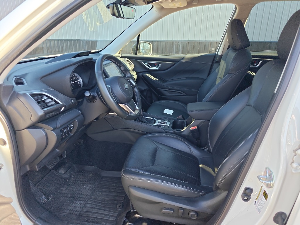 2022 Subaru Forester Touring photo 4