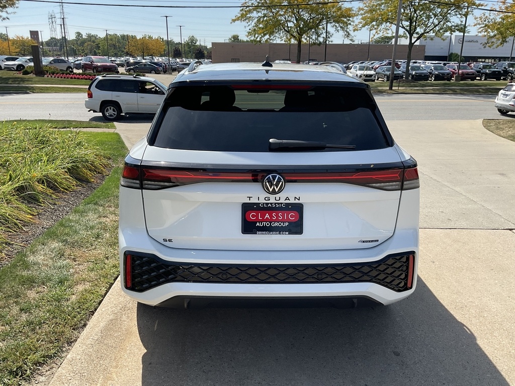 2025 Volkswagen Tiguan SE R-Line Black photo 2