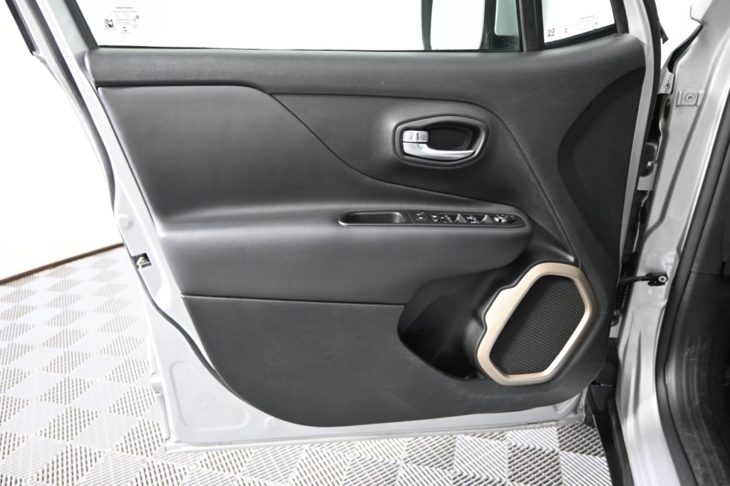 2017 Jeep Renegade Limited photo 17