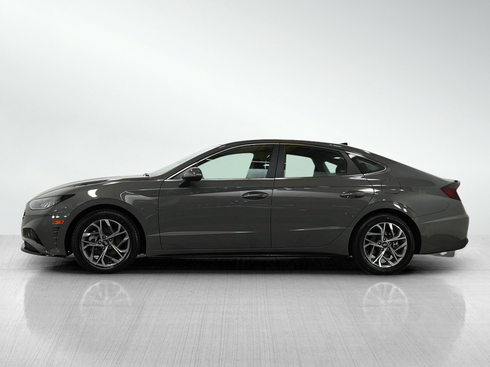 Used 2022 Hyundai Sonata SEL with VIN KMHL64JA6NA215499 for sale in Minneapolis, Minnesota