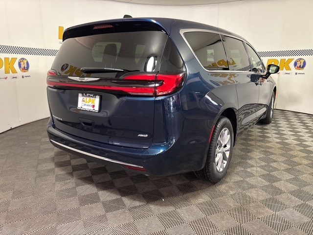 2025 Chrysler Pacifica photo 4