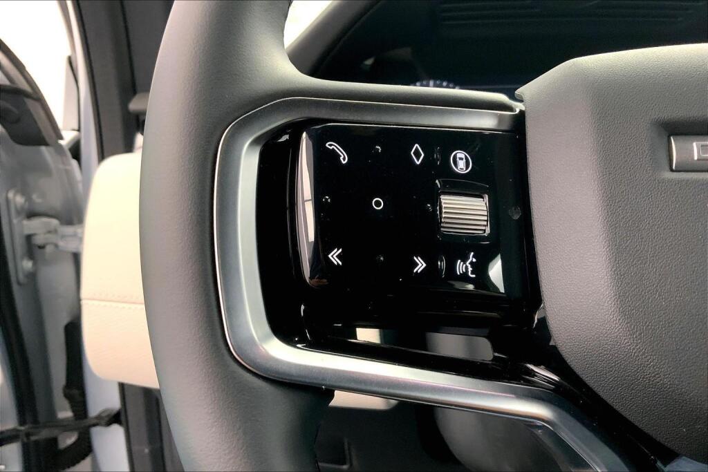 2025 Land Rover Discovery Sport Dynamic SE photo 15