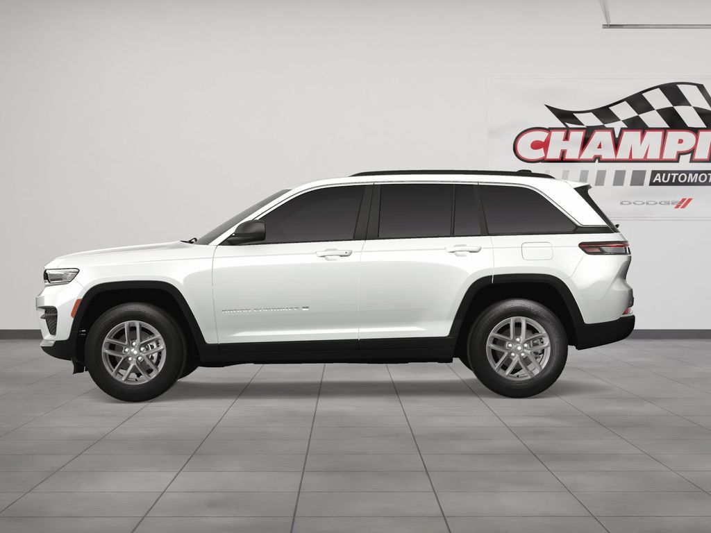 2025 Jeep Grand Cherokee Laredo photo 2