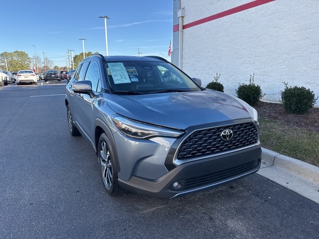 2024 Toyota Corolla Cross XLE's photo