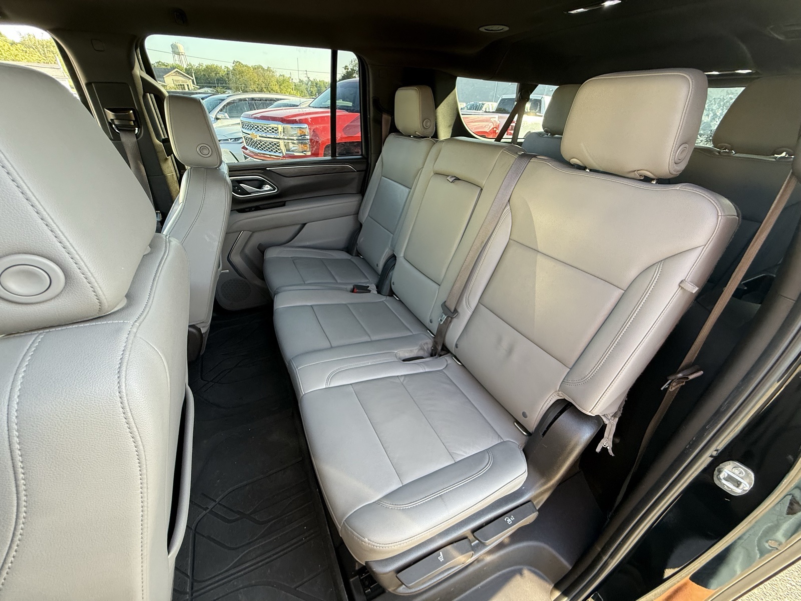 2021 Chevrolet Suburban LT photo 26