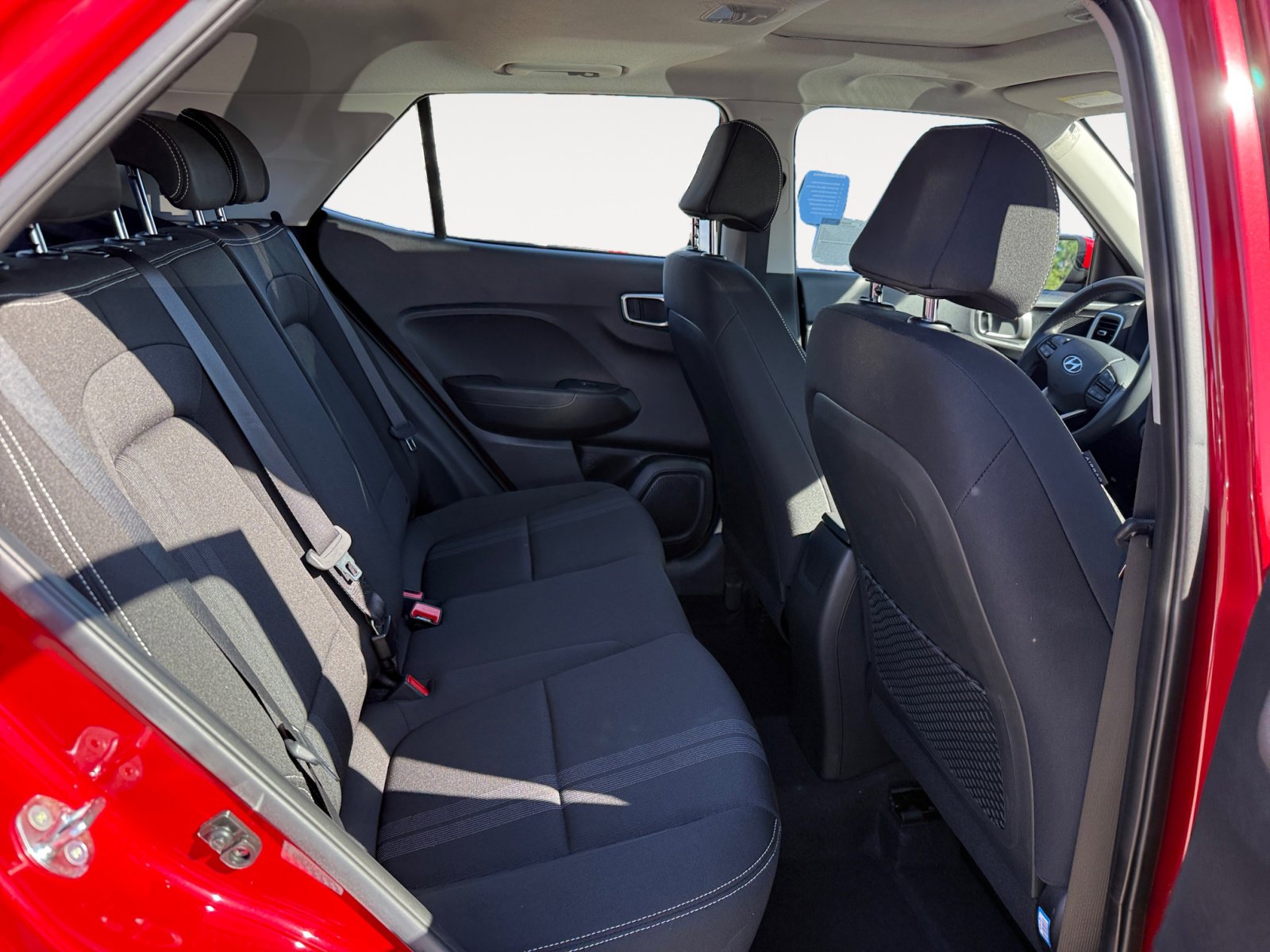 2023 Hyundai Venue SEL photo 18
