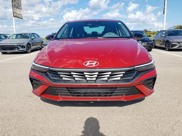 2025 Hyundai Elantra SEL Sport photo 2