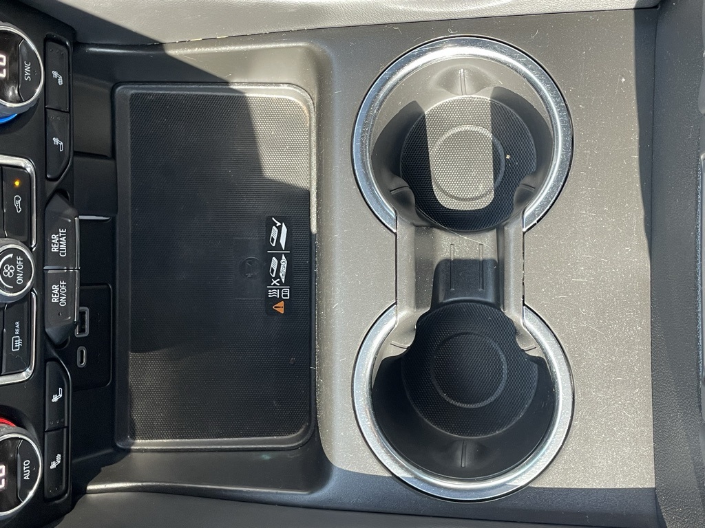 2022 Chevrolet Suburban LT photo 21