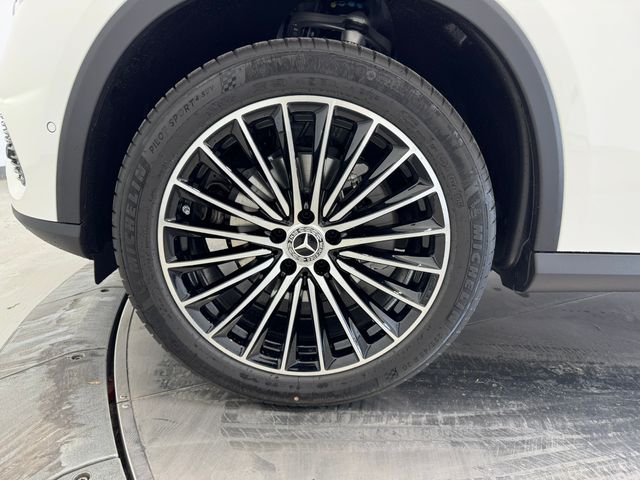 2026 Mercedes Benz GLC 300 photo 2