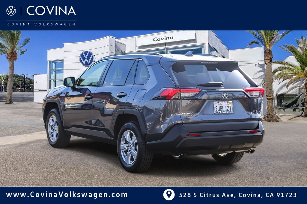 2021 Toyota RAV4 XLE photo 4