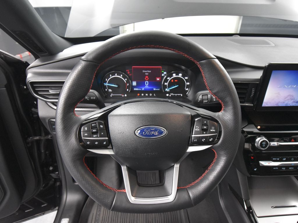 2024 Ford Explorer ST-Line photo 20