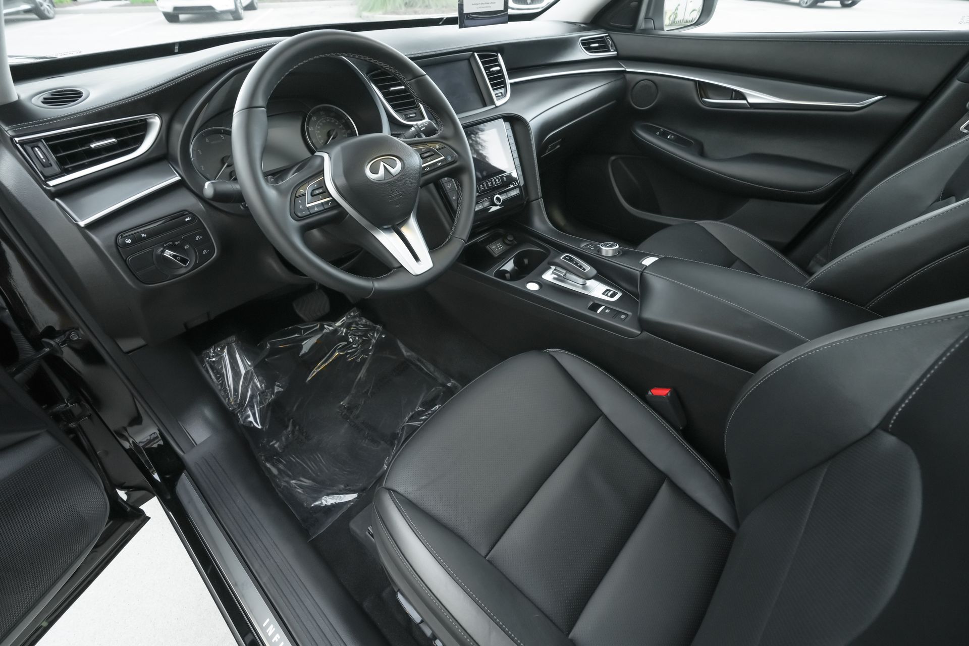 2025 Infiniti QX50 Luxe AWD photo 5