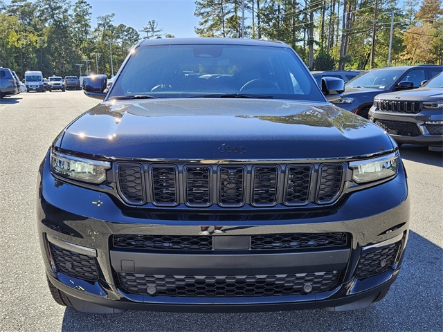 2025 Jeep Grand Cherokee Limited photo 2