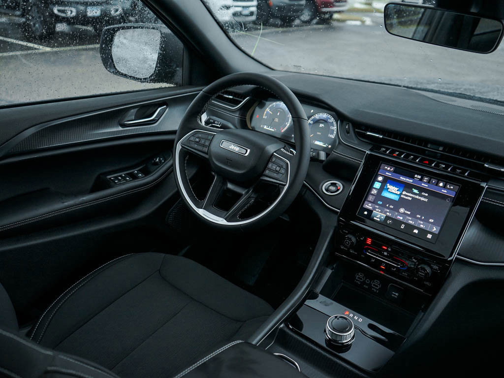 2025 Jeep Grand Cherokee Laredo X photo 13