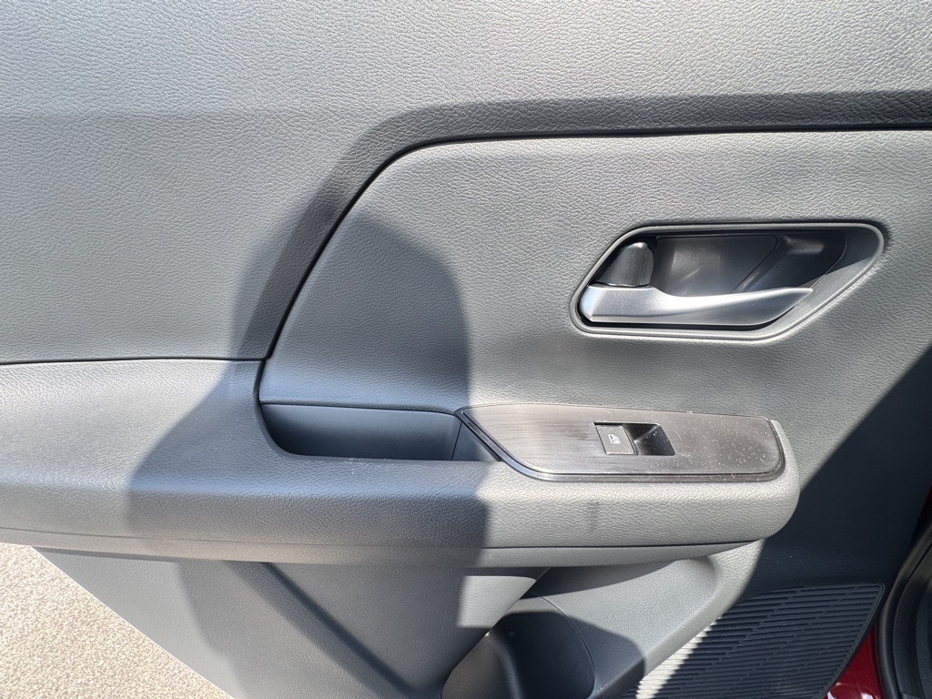 2025 Nissan Kicks SV photo 19