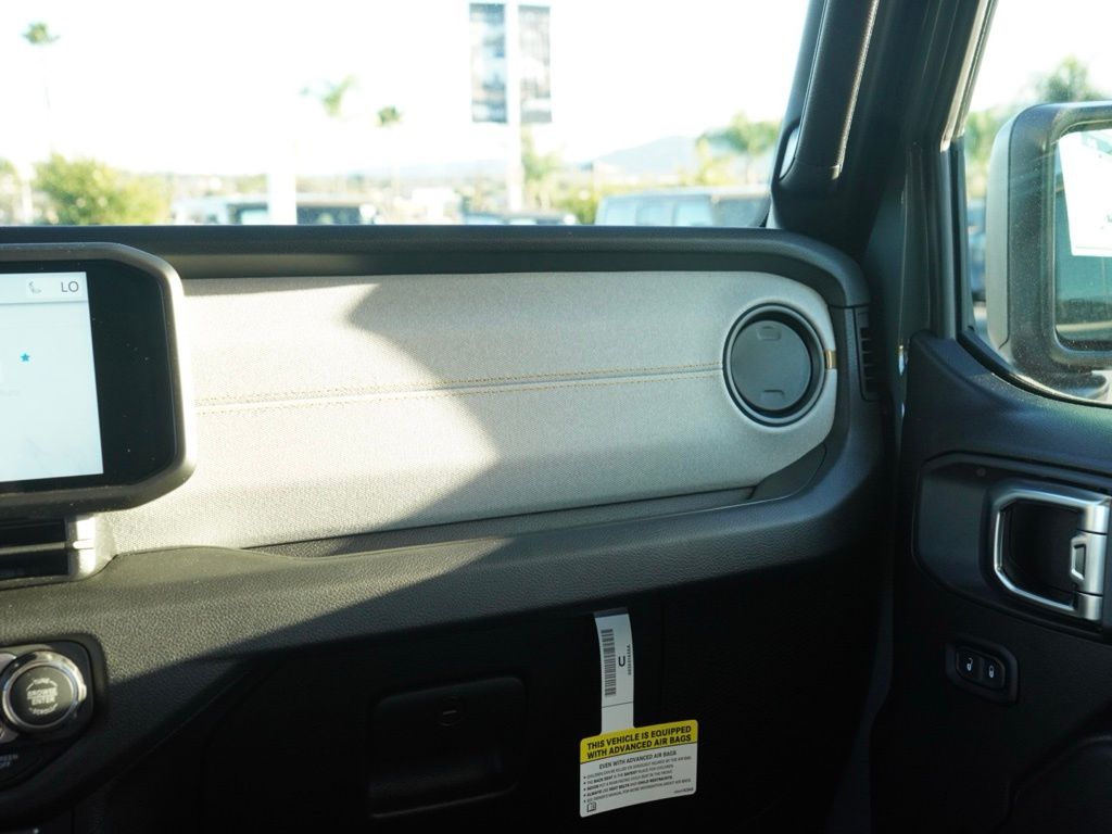 New 2026 Anvil Clear-Coat Exterior Paint Jeep 4-Door Sport S image 25