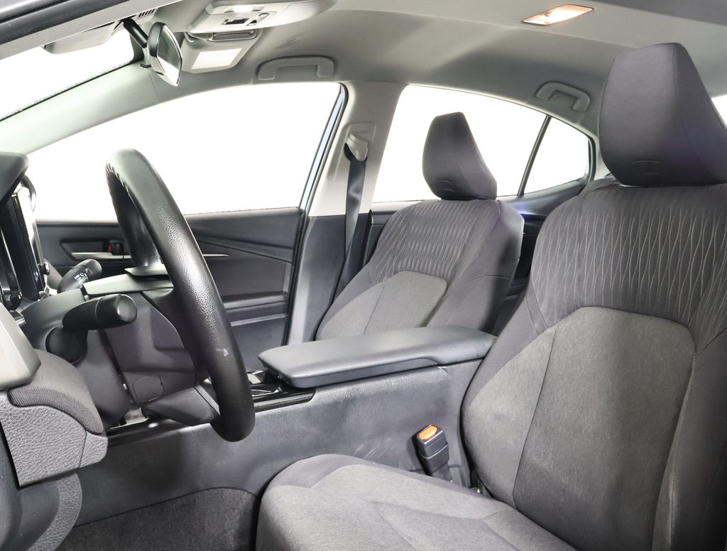 2025 Toyota Camry LE photo 7