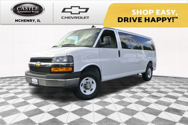 2025 Chevrolet Express Passenger LT's photo