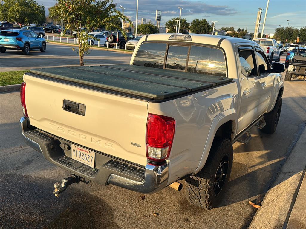 2017 Toyota Tacoma SR5 TRD Sport photo 3