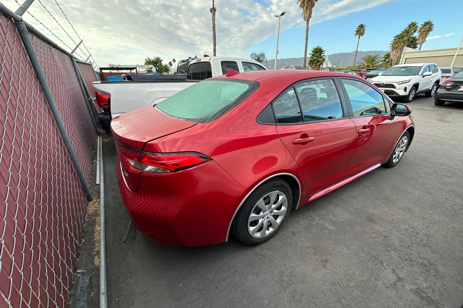 2021 Toyota Corolla LE photo 2