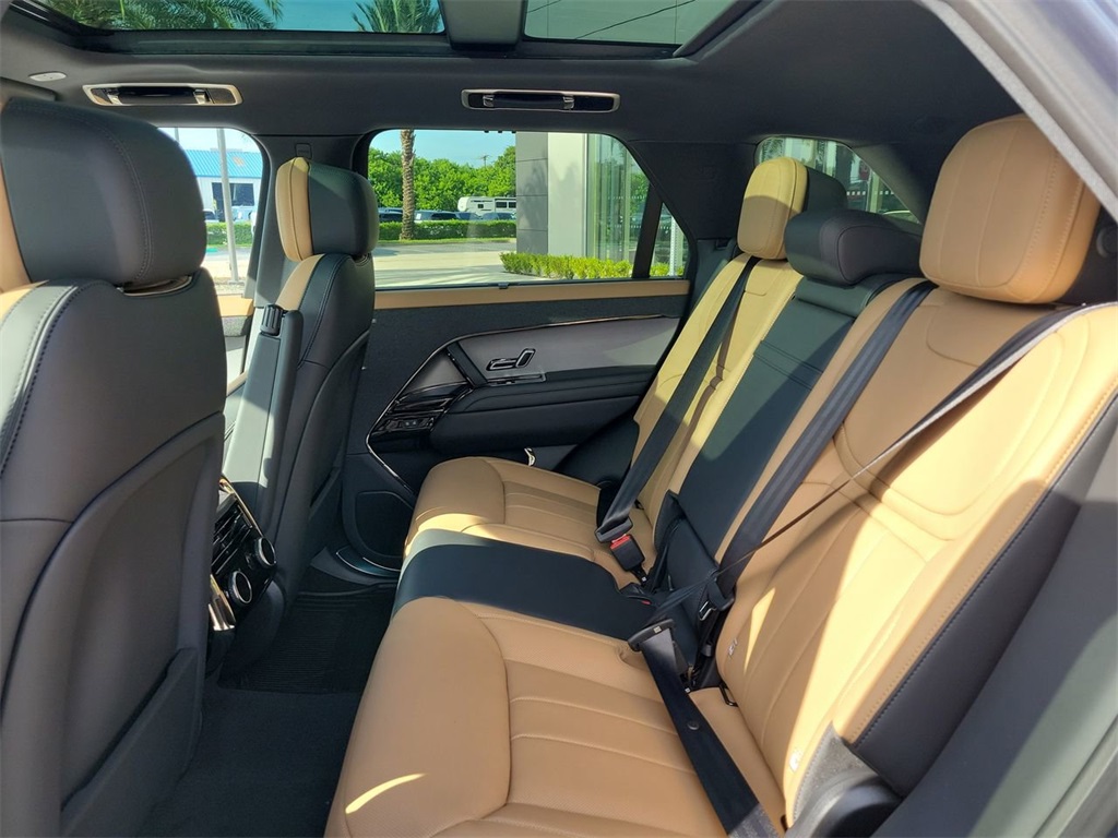 2025 Land Rover Range Rover Sport SE photo 14