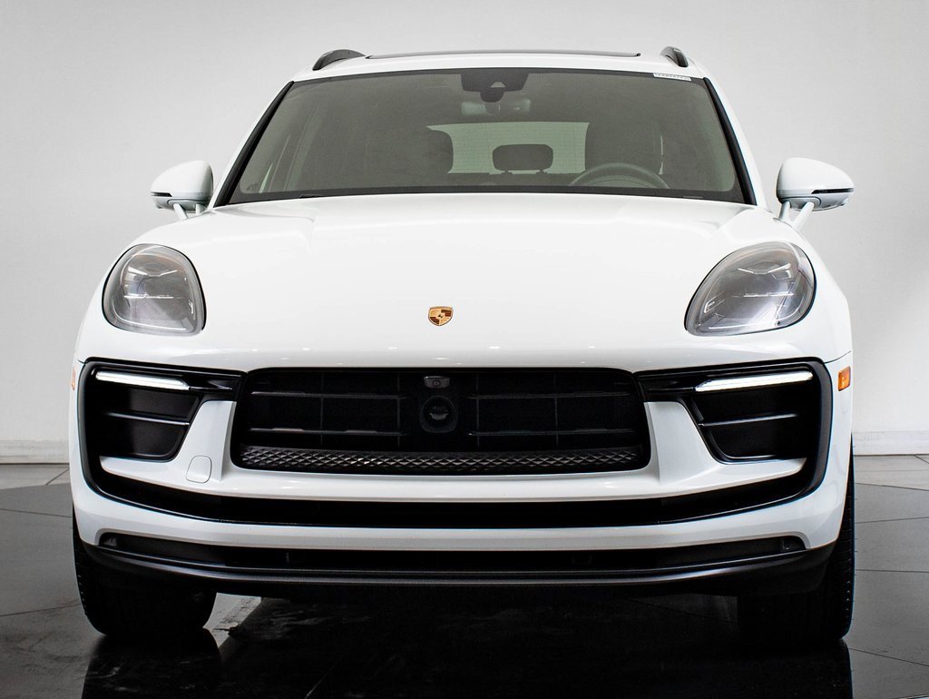 2024 Porsche Macan T photo 11