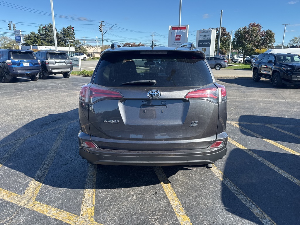 2018 Toyota RAV4 LE photo 4