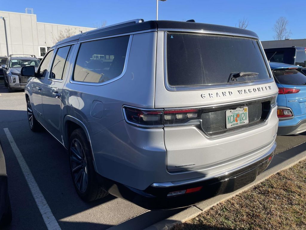2023 Jeep Wagoneer L Series II photo 3
