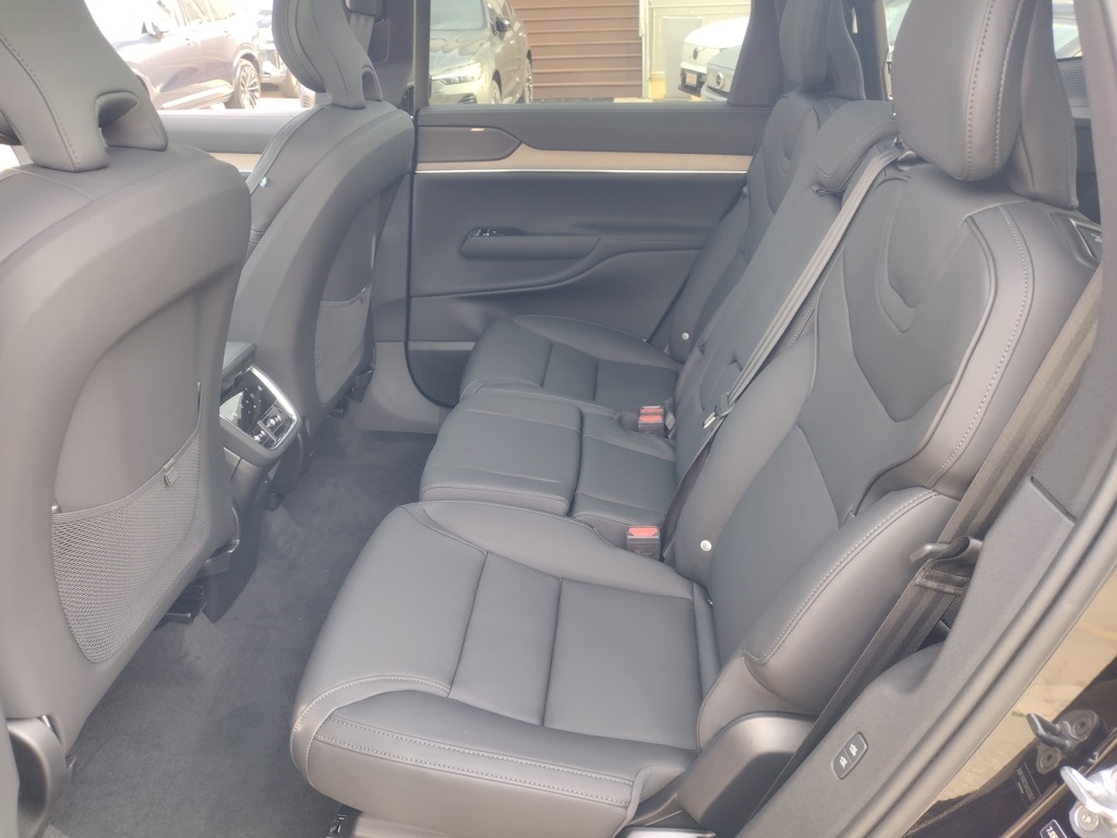 2025 VOLVO EX90 - Image 19