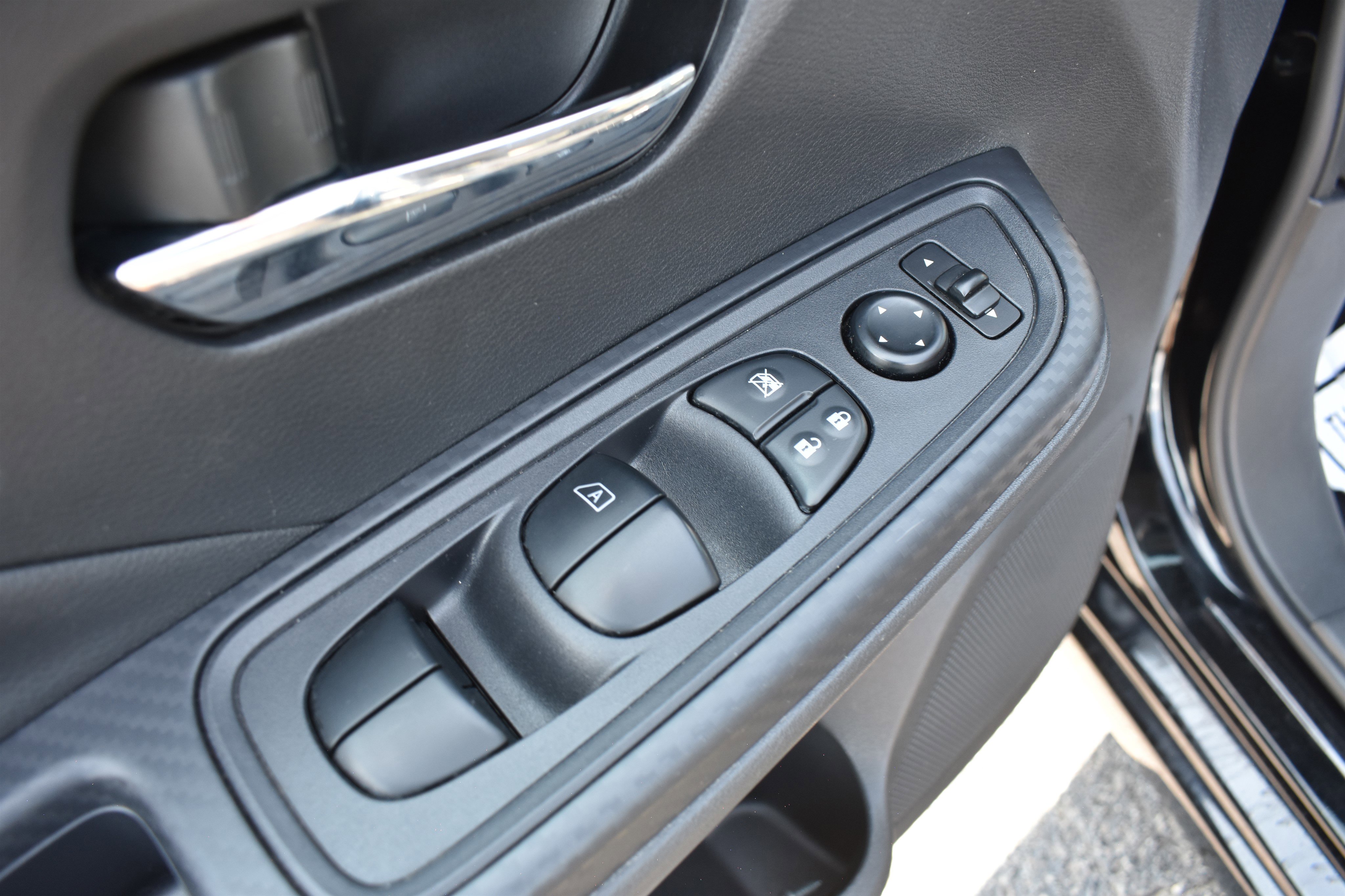 2024 Nissan Versa SV photo 6