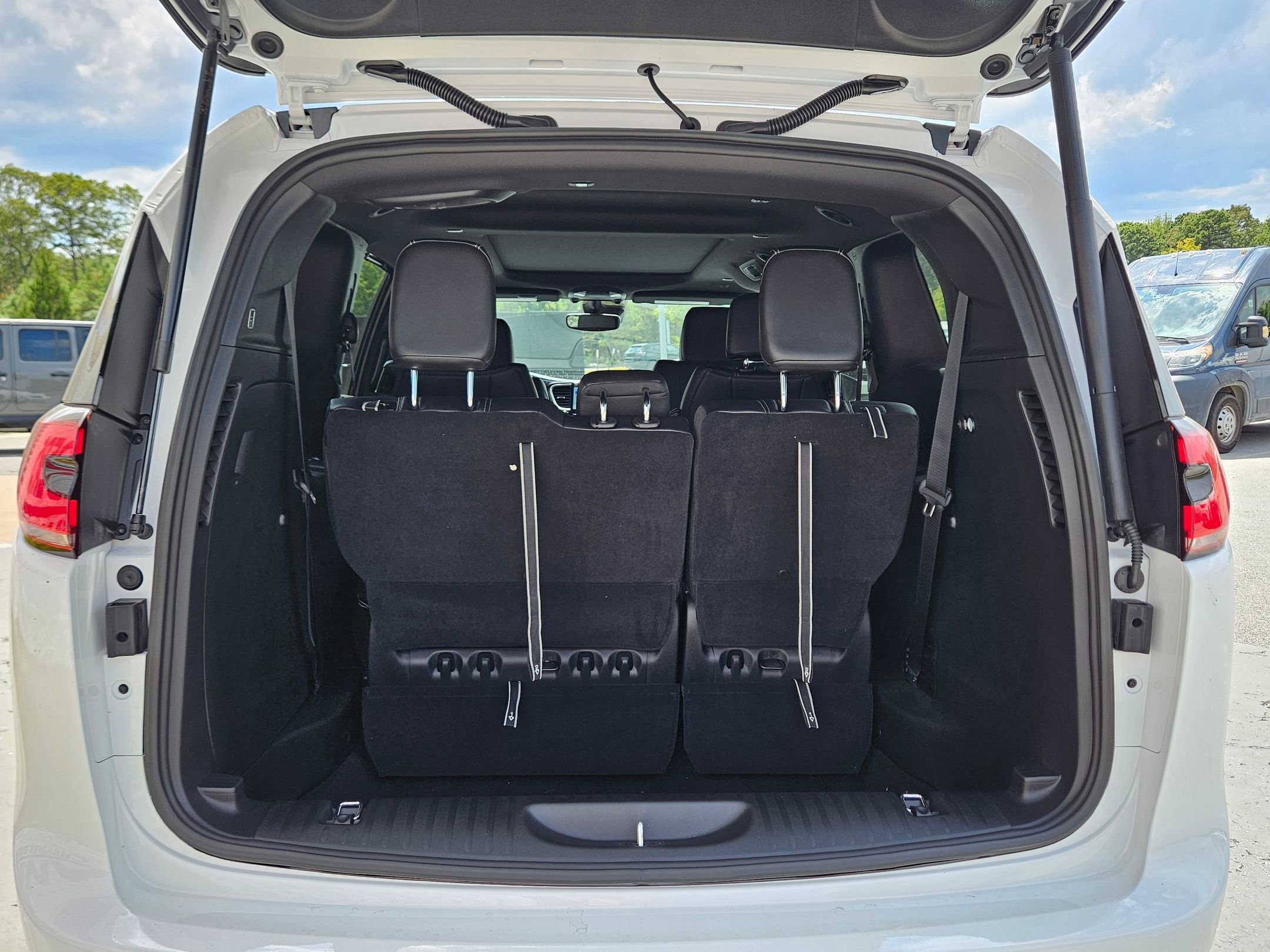 2026 Chrysler Pacifica photo 22