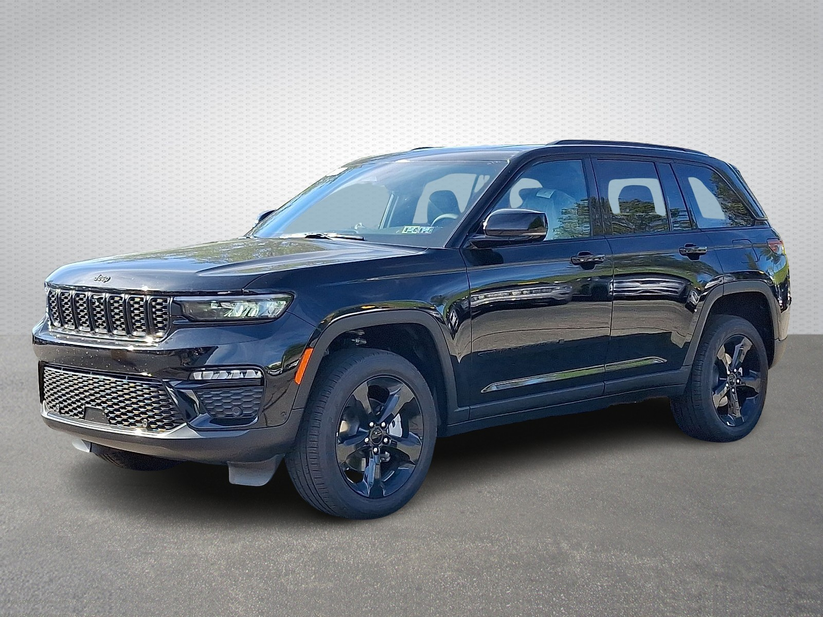 2025 Jeep Grand Cherokee Limited photo 3