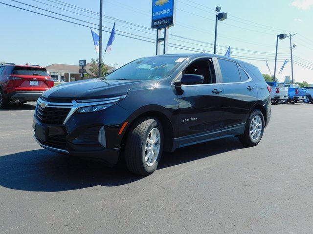 2022 Chevrolet Equinox LT photo 2