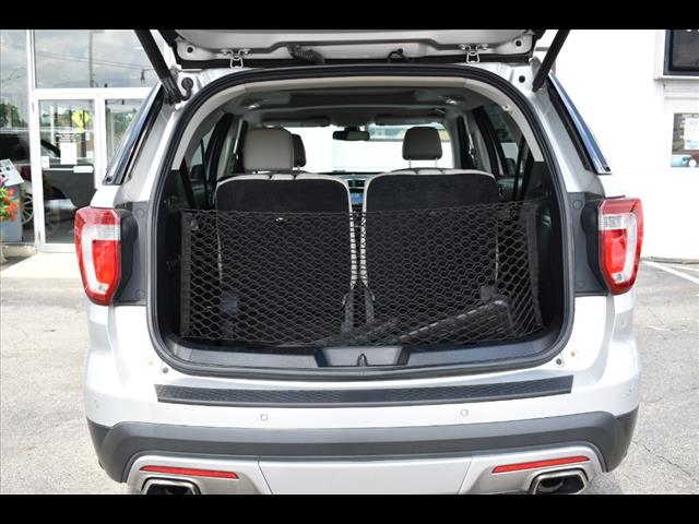 2017 Ford Explorer Platinum photo 8
