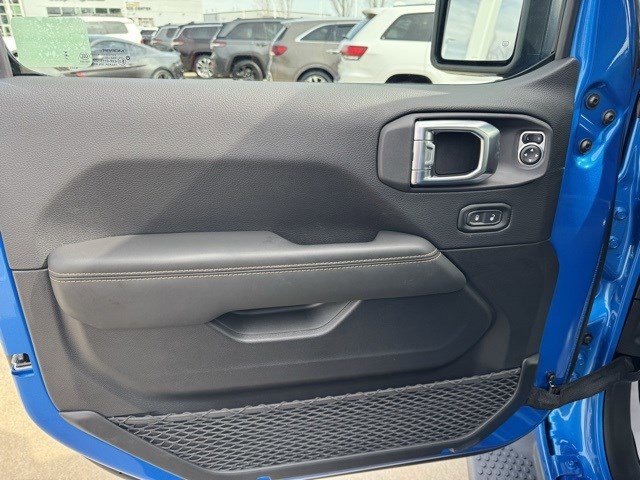 2025 Jeep Wrangler Sahara photo 3