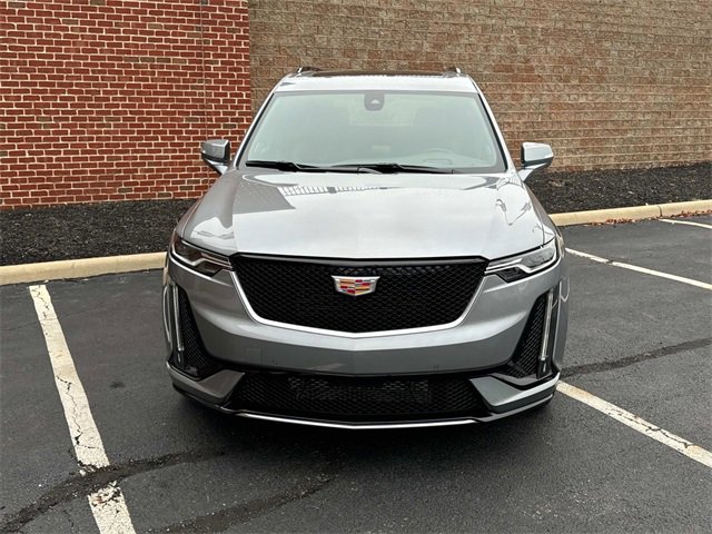 2025 Cadillac XT6 Sport photo 2