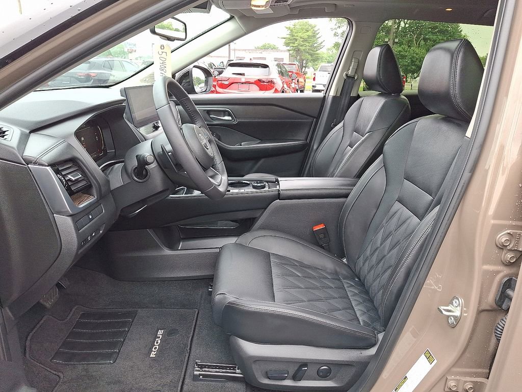 2024 Nissan Rogue Platinum photo 14