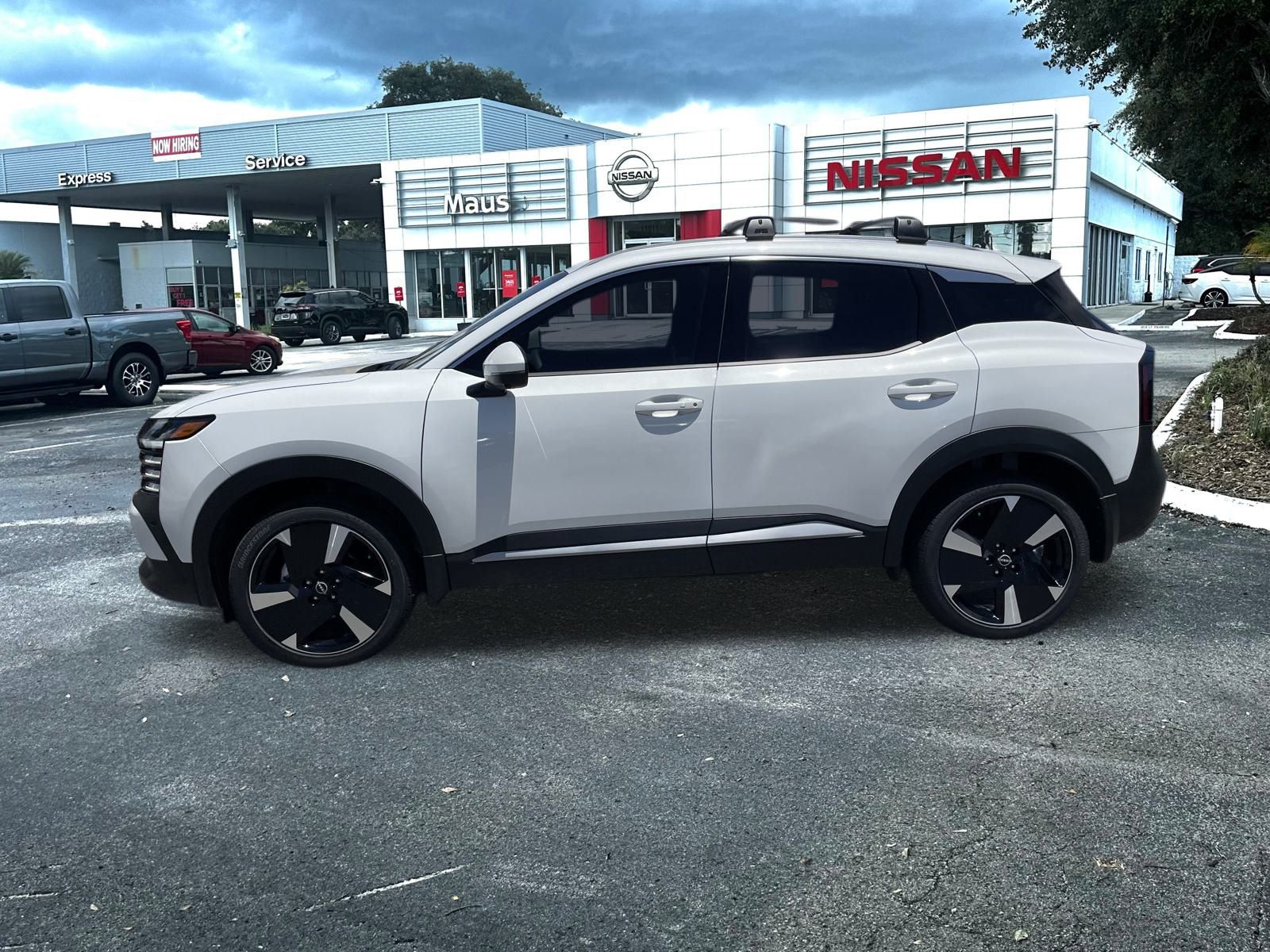 2025 Nissan Kicks SR photo 4