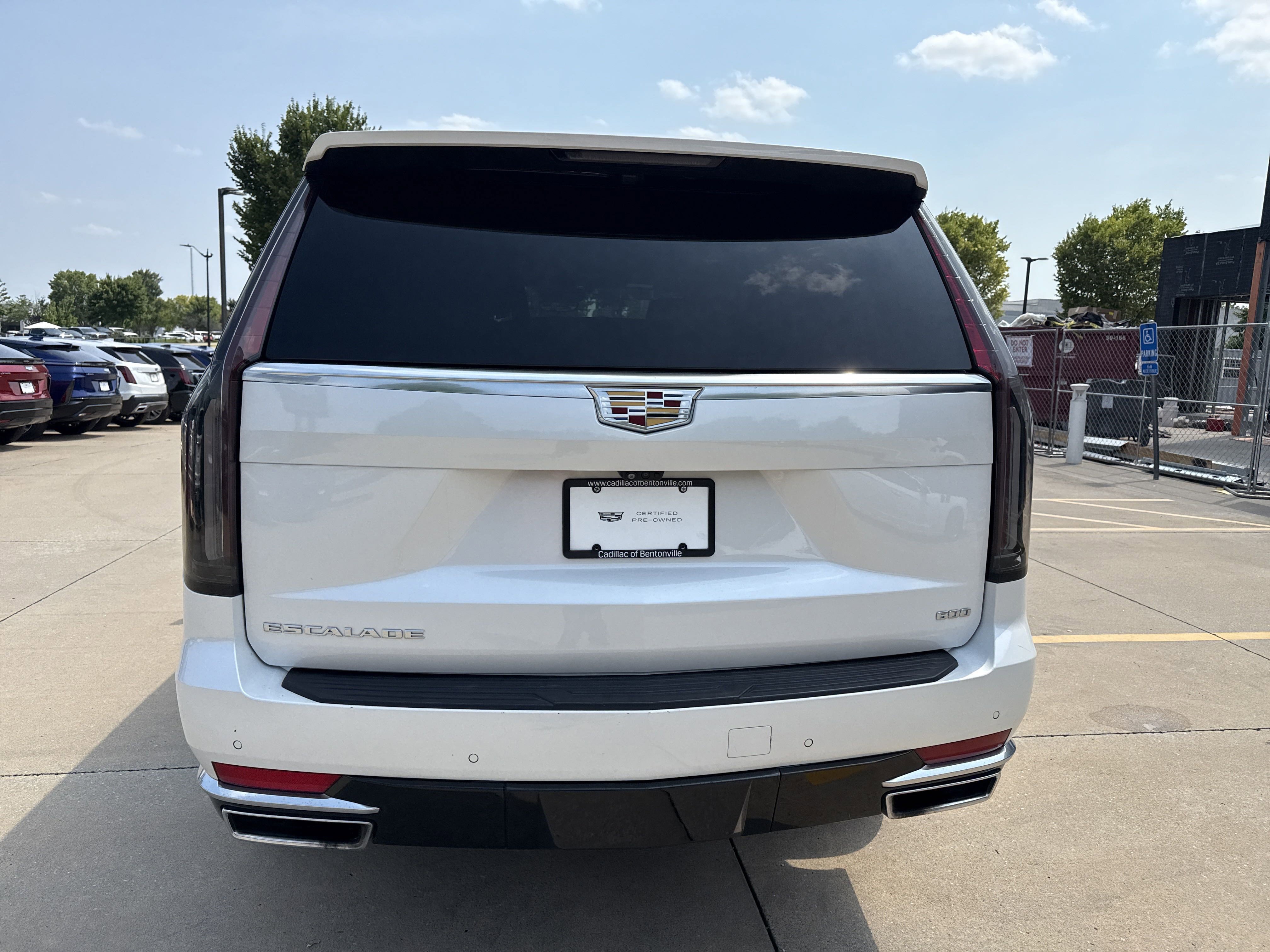 2023 Cadillac Escalade Premium Luxury photo 4