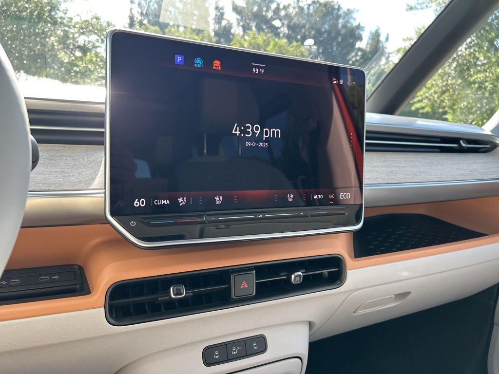 2025 Volkswagen ID. Buzz Pro Plus photo 23