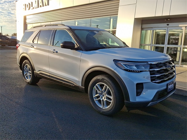 2026 Ford Explorer photo 2