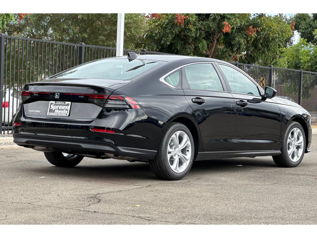 2025 Honda Accord LX photo 4